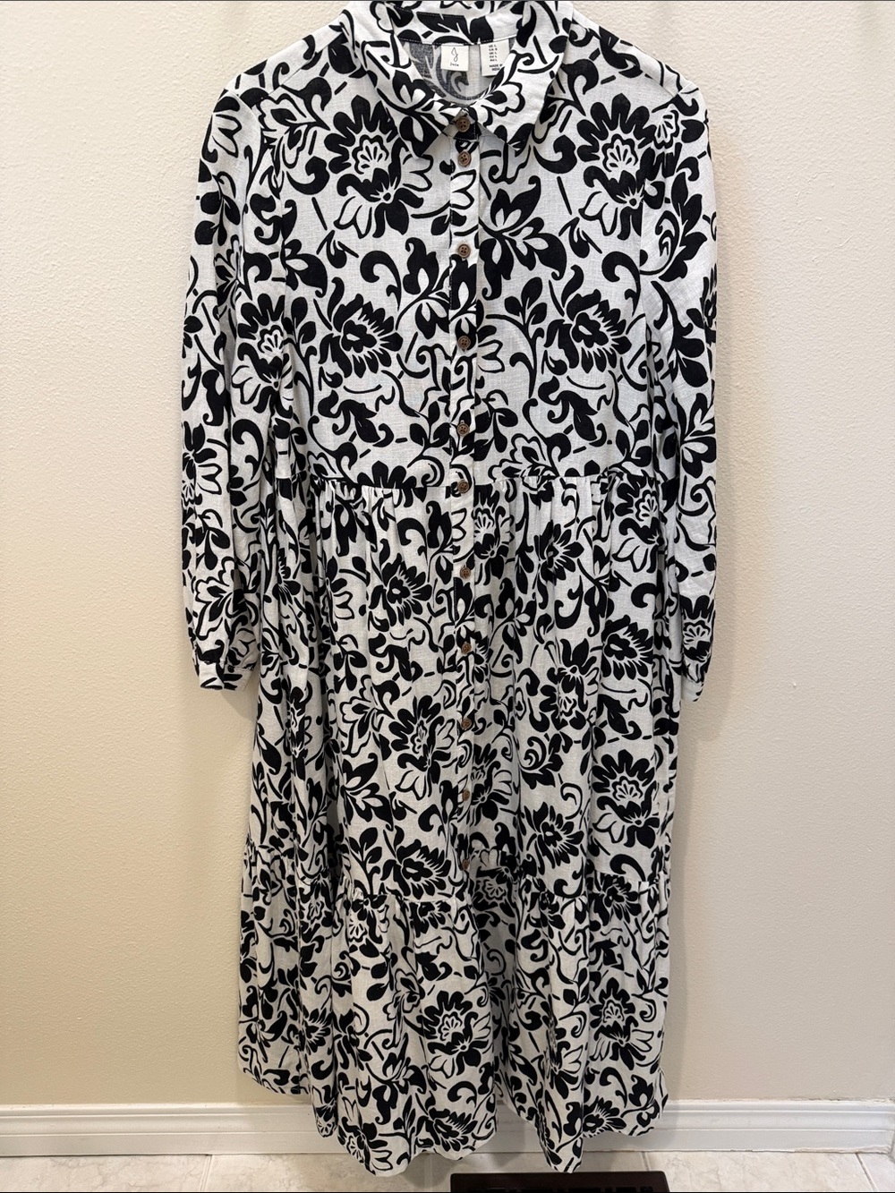 Joie Black & White Floral Button-Front Midi Dress with bottom ruffle, Size L